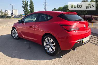 Хетчбек Opel Astra 2012 в 