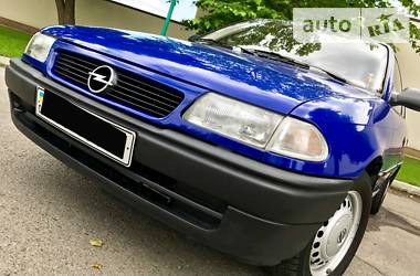 Седан Opel Astra 1997 в Днепре