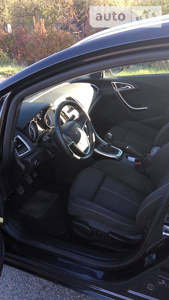 Універсал Opel Astra 2013 в Полтаві
