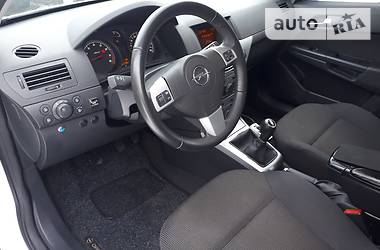 Седан Opel Astra 2013 в Херсоне