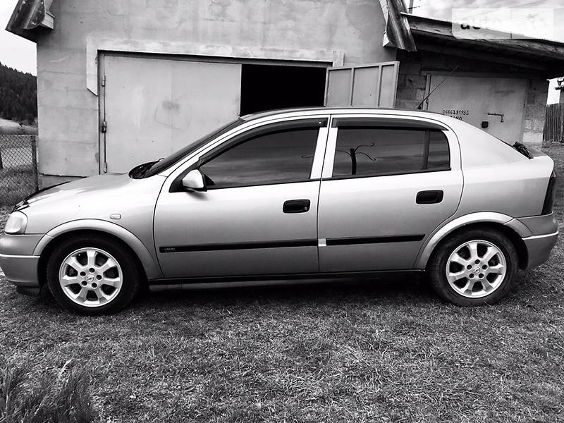 Хетчбек Opel Astra 2000 в 