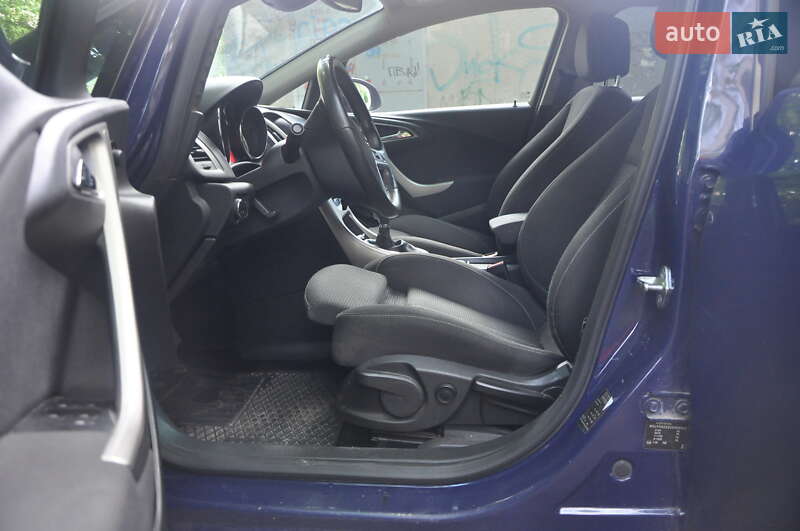 Універсал Opel Astra 2012 в Львові