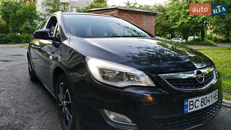 Универсал Opel Astra 2011 в Львове