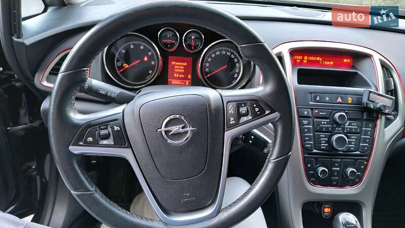 Универсал Opel Astra 2011 в Львове