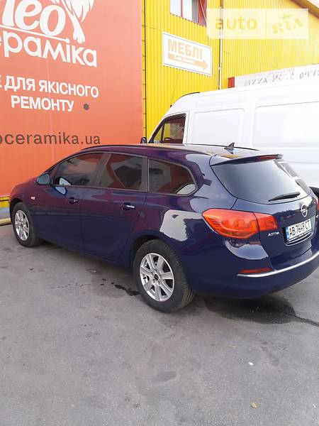 Універсал Opel Astra 2013 в Вінниці