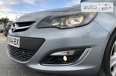 Універсал Opel Astra 2013 в 