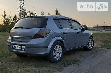 Хэтчбек Opel Astra 2005 в Александрие