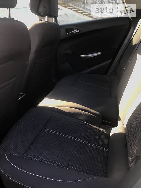 Універсал Opel Astra 2011 в Тернополі