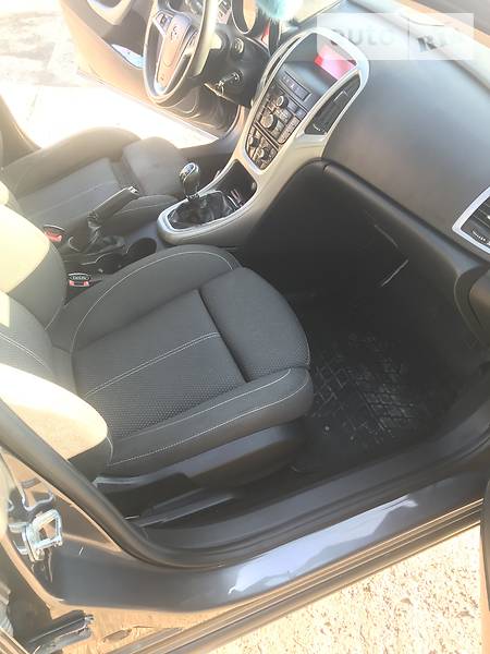 Універсал Opel Astra 2011 в Тернополі