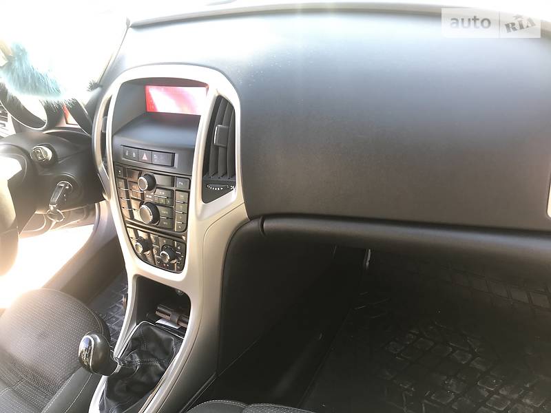 Універсал Opel Astra 2011 в Тернополі