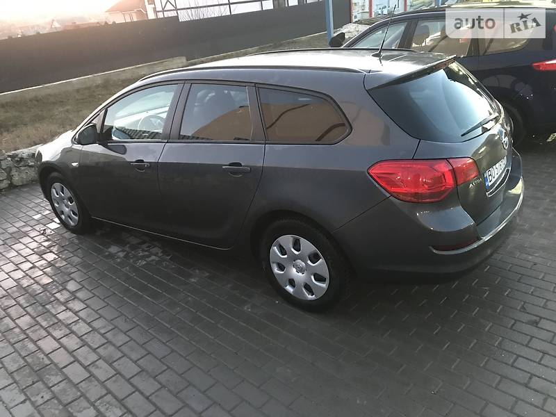 Універсал Opel Astra 2011 в Тернополі