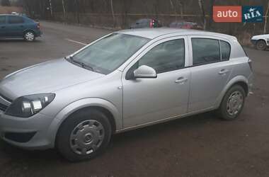 Хэтчбек Opel Astra 2012 в 