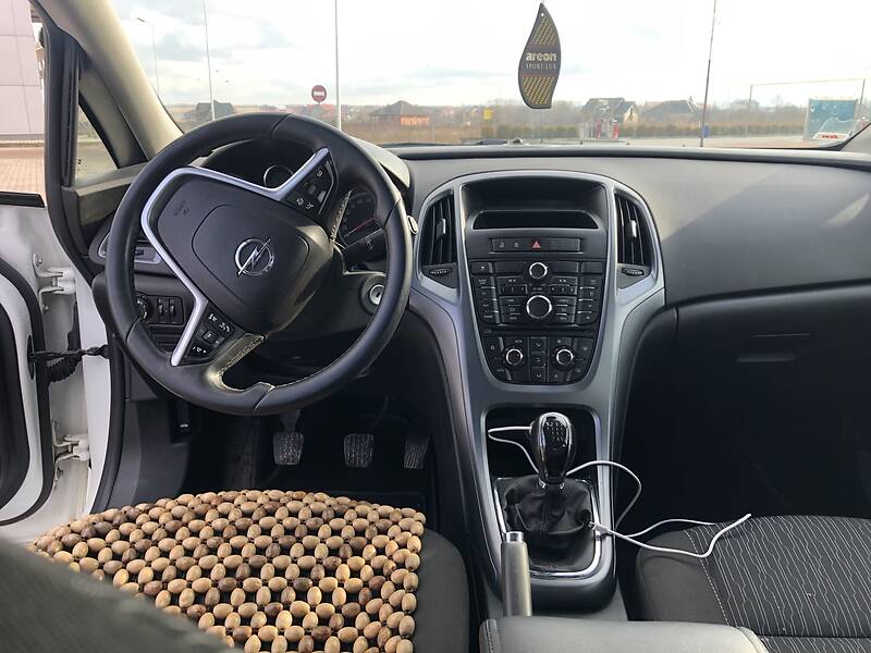 Універсал Opel Astra 2013 в Хусті