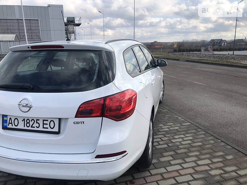 Універсал Opel Astra 2013 в Хусті