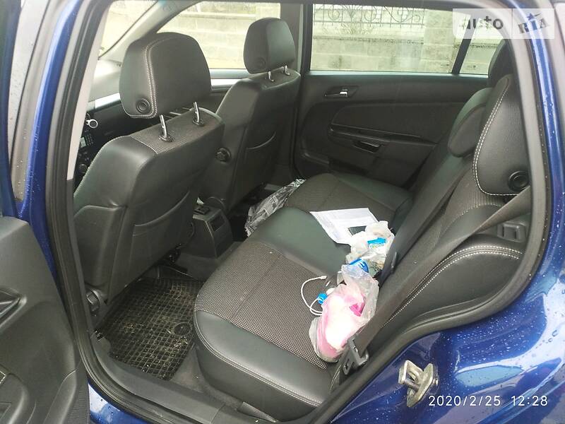 Універсал Opel Astra 2009 в Острозі