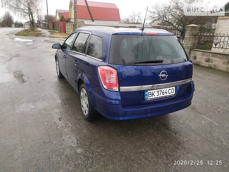 Універсал Opel Astra 2009 в Острозі