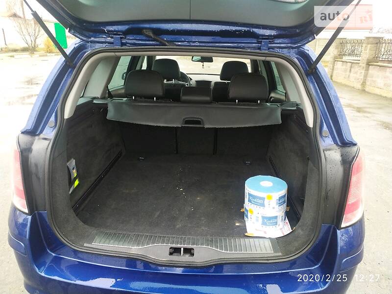 Універсал Opel Astra 2009 в Острозі