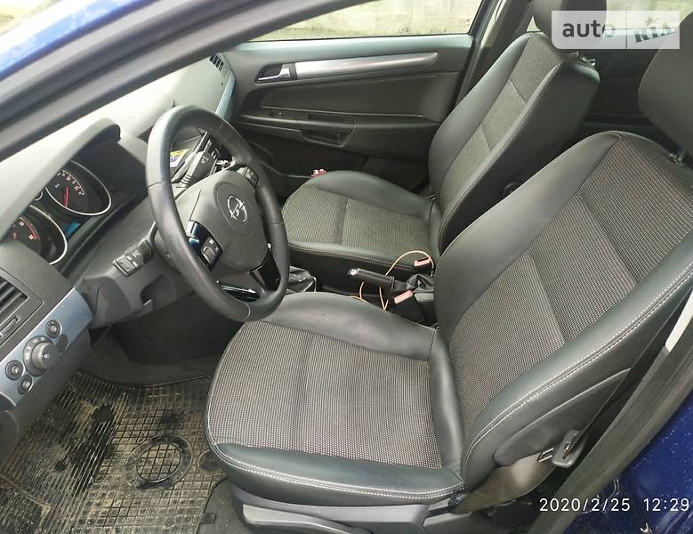 Універсал Opel Astra 2009 в Острозі