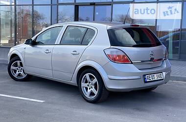 Хэтчбек Opel Astra 2006 в Днепре