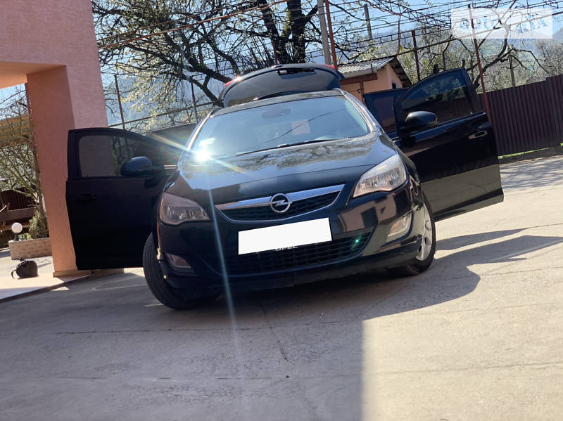 Універсал Opel Astra 2012 в Хусті фото Універсал Opel Astra 2012 в Хусті