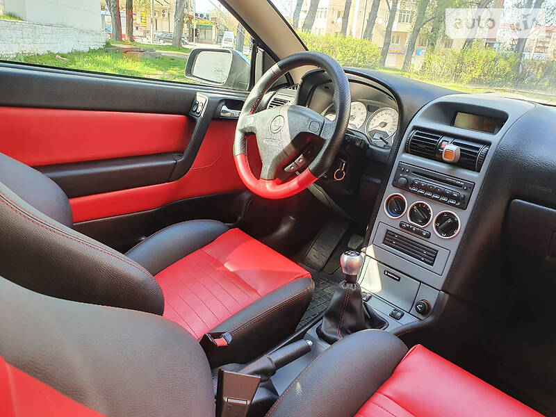 Купе Opel Astra 2004 в Чернівцях