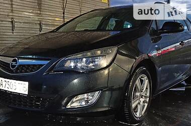 Універсал Opel Astra 2012 в 