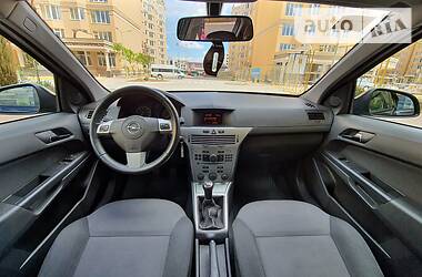 Хэтчбек Opel Astra 2013 в Киеве