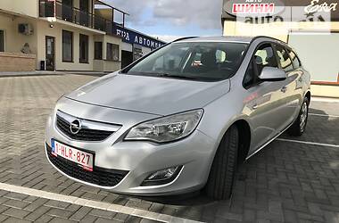 Универсал Opel Astra 2011 в Луцке