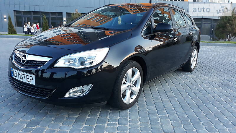 Універсал Opel Astra 2011 в 