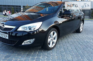 Універсал Opel Astra 2011 в 