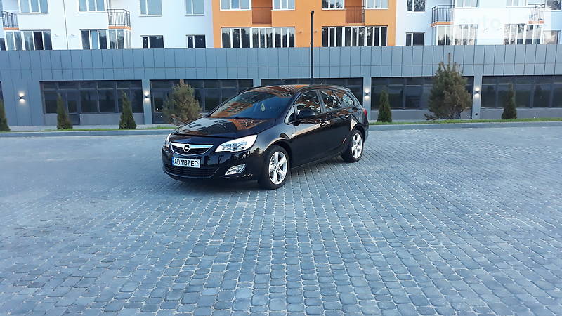 Універсал Opel Astra 2011 в Вінниці