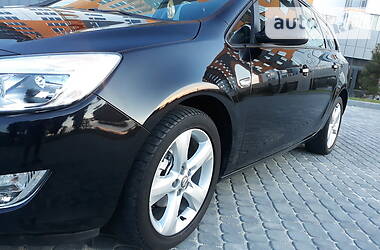 Універсал Opel Astra 2011 в 