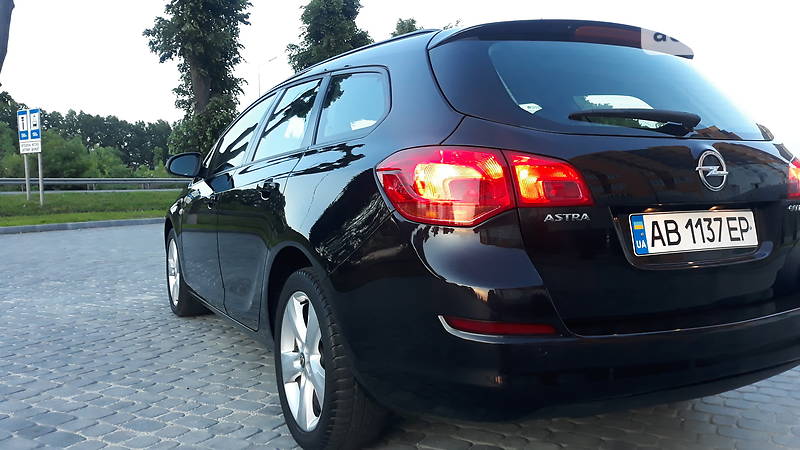 Універсал Opel Astra 2011 в Вінниці