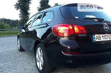 Універсал Opel Astra 2011 в 