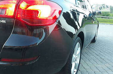 Універсал Opel Astra 2011 в 