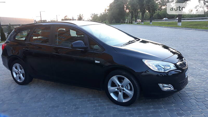 Універсал Opel Astra 2011 в Вінниці
