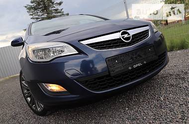 Универсал Opel Astra 2012 в Дрогобыче