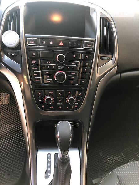 Универсал Opel Astra 2012 в Черновцах