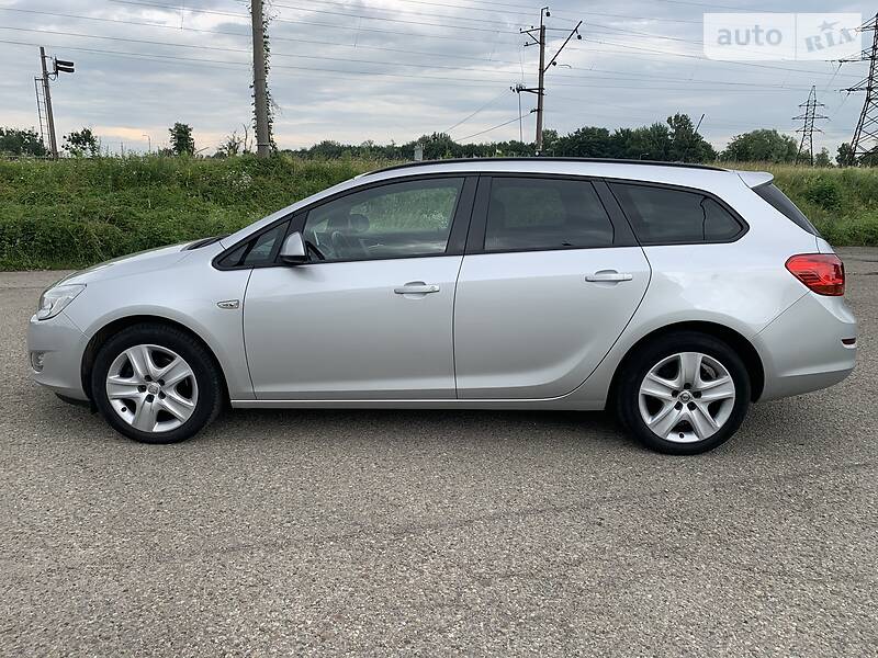 Універсал Opel Astra 2011 в 