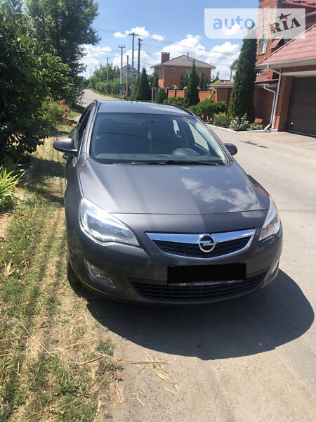 Універсал Opel Astra 2012 в Києві