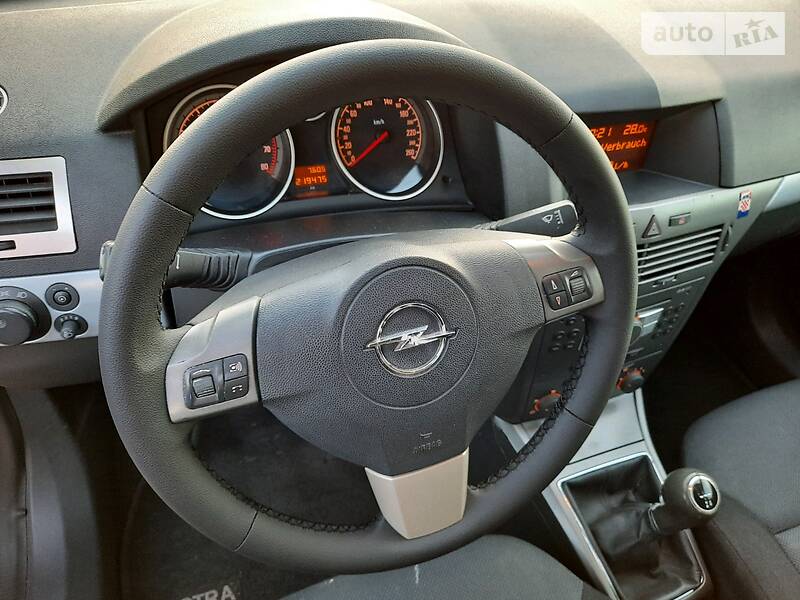 Універсал Opel Astra 2006 в Полтаві