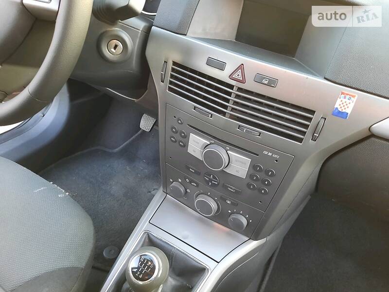 Універсал Opel Astra 2006 в Полтаві