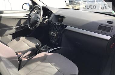 Універсал Opel Astra 2010 в Луцьку