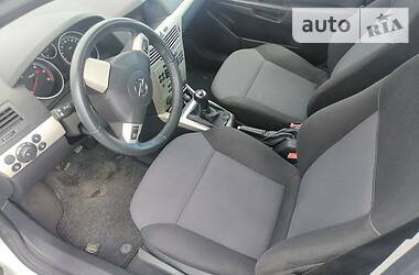 Універсал Opel Astra 2008 в Рівному