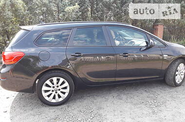 Универсал Opel Astra 2012 в 