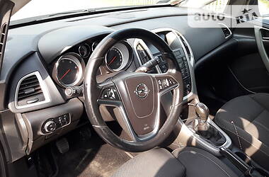 Универсал Opel Astra 2012 в 