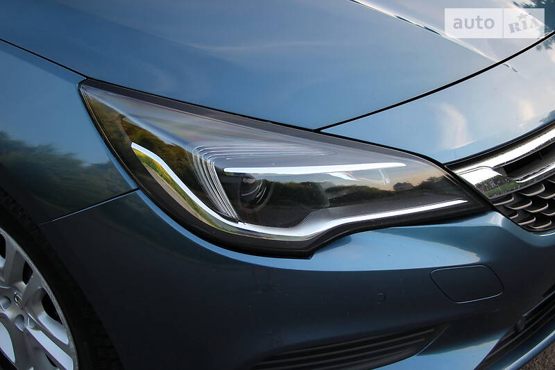 Універсал Opel Astra 2017 в Рівному