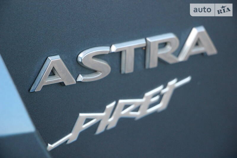 Універсал Opel Astra 2017 в Рівному