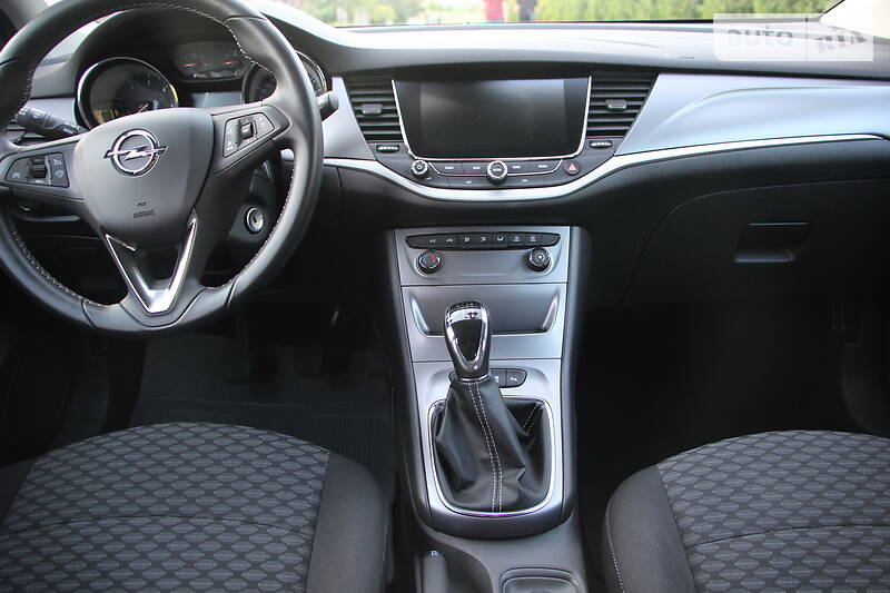 Універсал Opel Astra 2017 в Рівному