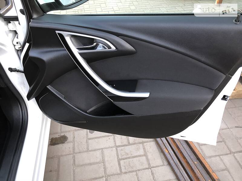 Універсал Opel Astra 2014 в Костянтинівці